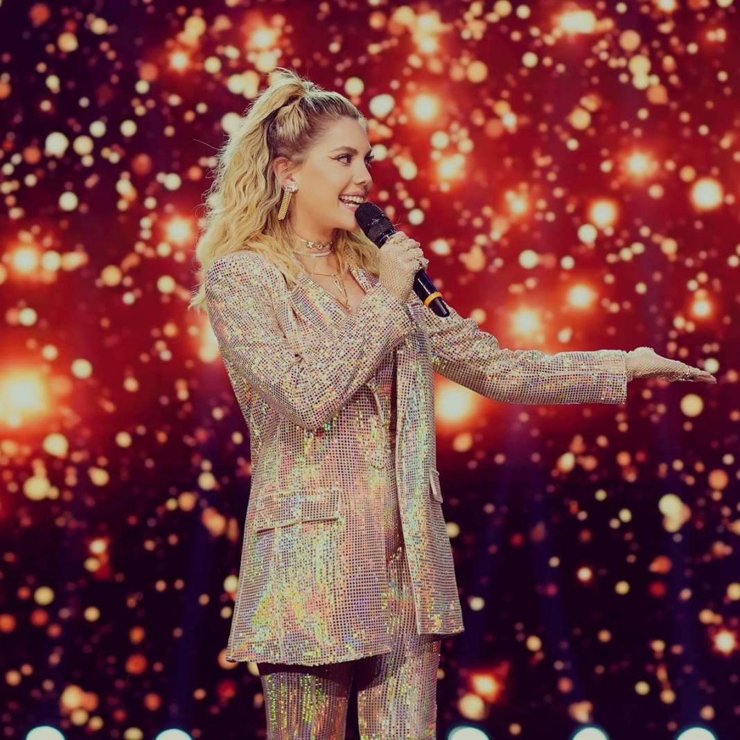 Ben taş değilim! Anıtkabir ziyaretinde gözyaşlarını tutamayan Eda Ece, gelen yorumlara tepki gösterdi 16